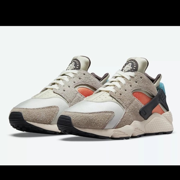 NIKE Air Huarache‎ Swoosh women’s Sz 8.5 lace up sneakers - Picture 1 of 12